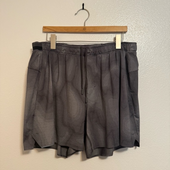 lululemon - Surge Lined Grey Pattern Running Short 6" Inseam - Mens XXL - Picture 2 of 16